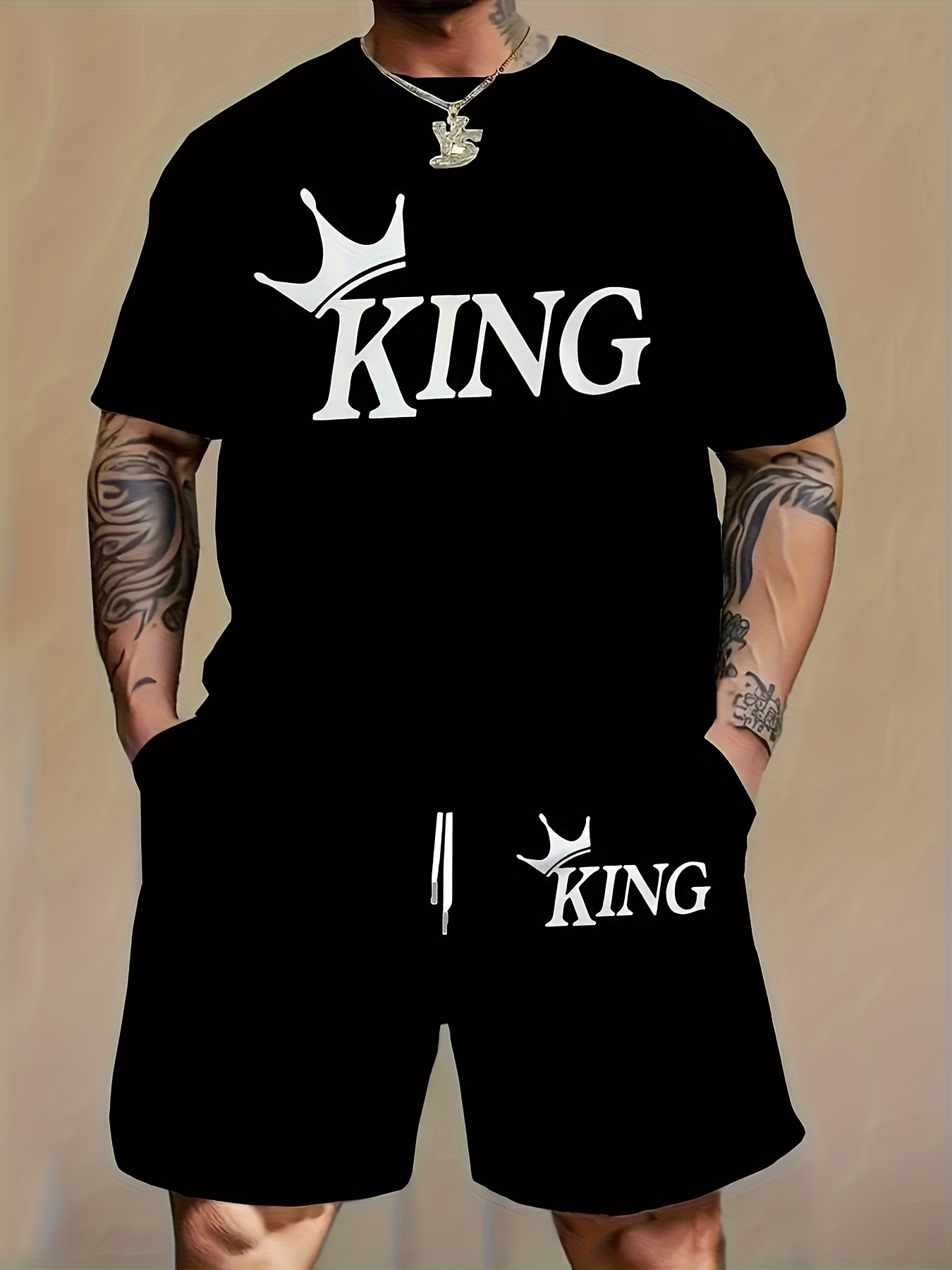 Summer Clothing For Young Men - ชุดแฟชั่นผู้ชาย 2 ชิ้น เสื้อยืดแขนสั้นพิมพ์ลายตัวอักษรและกางเกงขาสั้น ชุดลำลองสไตล์สตรีทแวร์สำหรับใส่เล่นกีฬาในชีวิตประจำวัน
