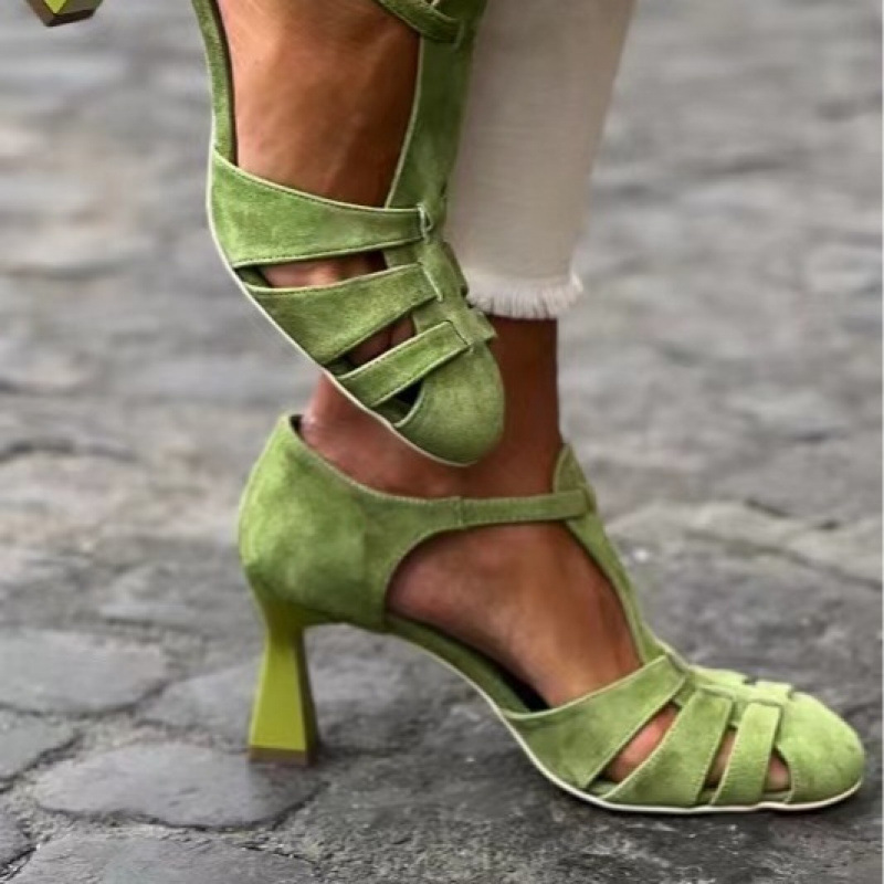 Summer Holiday Clothing Women - รองเท้าส้นเตี้ยแบบ T-Strap สีเขียวหนังกลับสำหรับผู้หญิง ปิดนิ้วเท้า ระบายอากาศได้ดี เหมาะสำหรับใส่ทำงานในฤดูร้อน