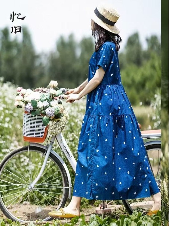 Summer Clothing Label - เดรสผ้าฝ้ายพิมพ์ลายดอกสีฟ้า สไตล์ใหม่สำหรับฤดูร้อน กระโปรงลายจุดยาว ตัดเย็บอย่างประณีต เสื้อผ้าผู้หญิง สวมใส่สบาย